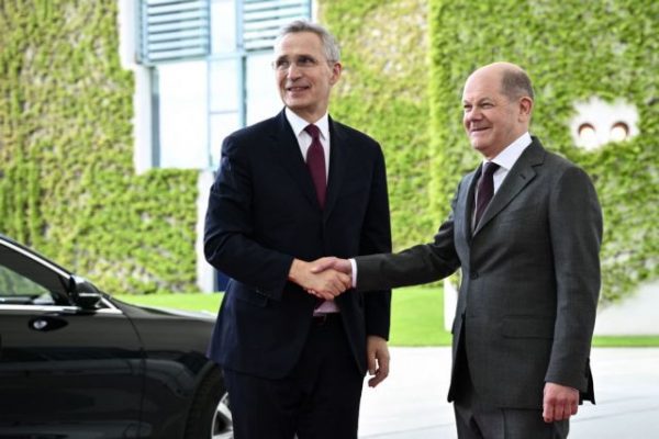 Γερμανία: «Να στείλουμε ισχυρό μήνυμα ενότητας» ζητά ο Σολτς ενόψει της συνόδου κορυφής του ΝΑΤΟ