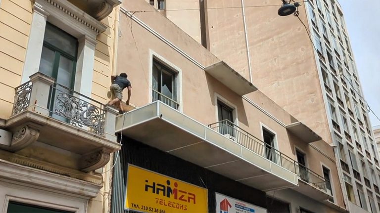 Ομόνοια: Κινηματογραφική καταδίωξη άνδρα που έκλεβε χαλκό