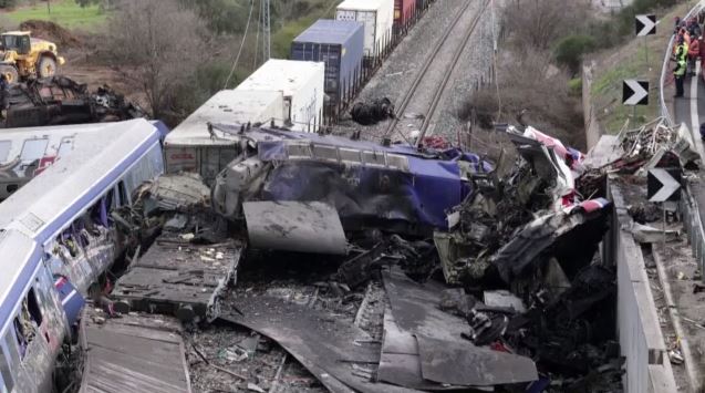 Επιμένει η αντιπολίτευση για τα Τέμπη – Σε θέση άμυνας η κυβέρνηση