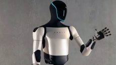 Tesla: Ο Μασκ λέει πως το ρομπότ Optimus θα είναι έτοιμο το 2025