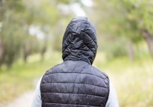 Χανιά: Ανήλικος έδειρε τη γιαγιά του για χρήματα – Ήταν και ο ίδιος θύμα ενδοοικογενειακής βίας