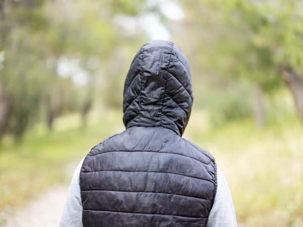 Χανιά: Ανήλικος έδειρε τη γιαγιά του για χρήματα – Ήταν και ο ίδιος θύμα ενδοοικογενειακής βίας