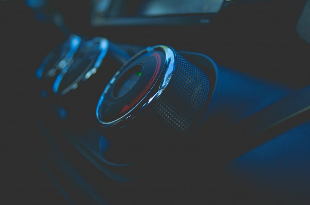 Ζέστη στο αυτοκίνητο: Αir Condition ή κλιματισμός; Τι είναι καλύτερο