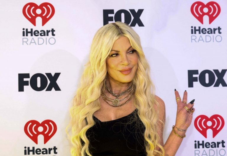 Η Τόρι Σπέλινγκ αποκαλύπτει για τον πρώτο της έρωτα με τον Brian Austin Green