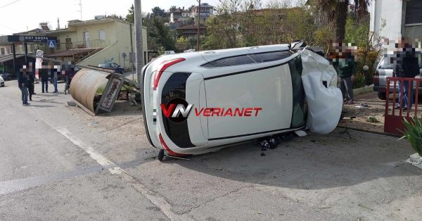 Βέροια: Αυτοκίνητο έπεσε σε στάση λεωφορείου – Δύο νεκρές γυναίκες (βίντεο)