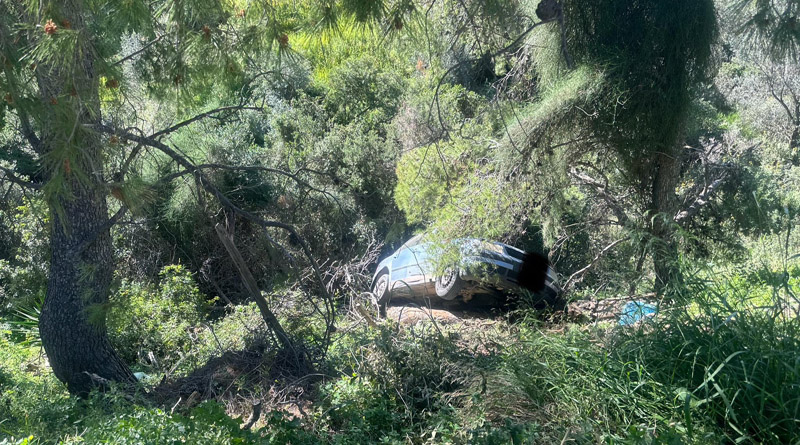 Απίστευτο τροχαίο στο Πόρτο Ράφτη – Αυτοκίνητο έπεσε σε χαράδρα 10 μέτρων