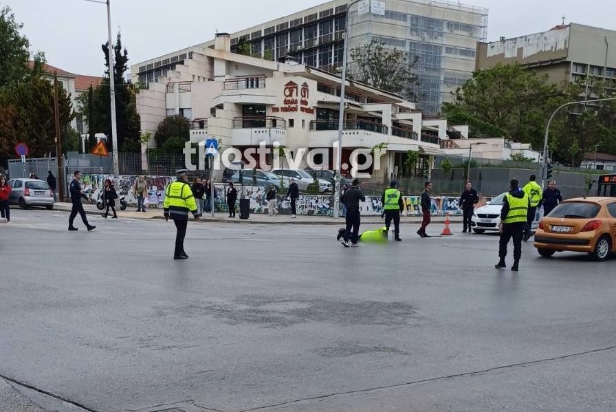 Τροχονόμος παρασύρθηκε από δίκυκλο στο κέντρο της Θεσσαλονίκης