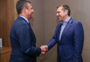 Τσίπρας: Συναντήθηκε με τον πρόεδρο του τουρκικού CHP Οζγκιούρ Οζέλ