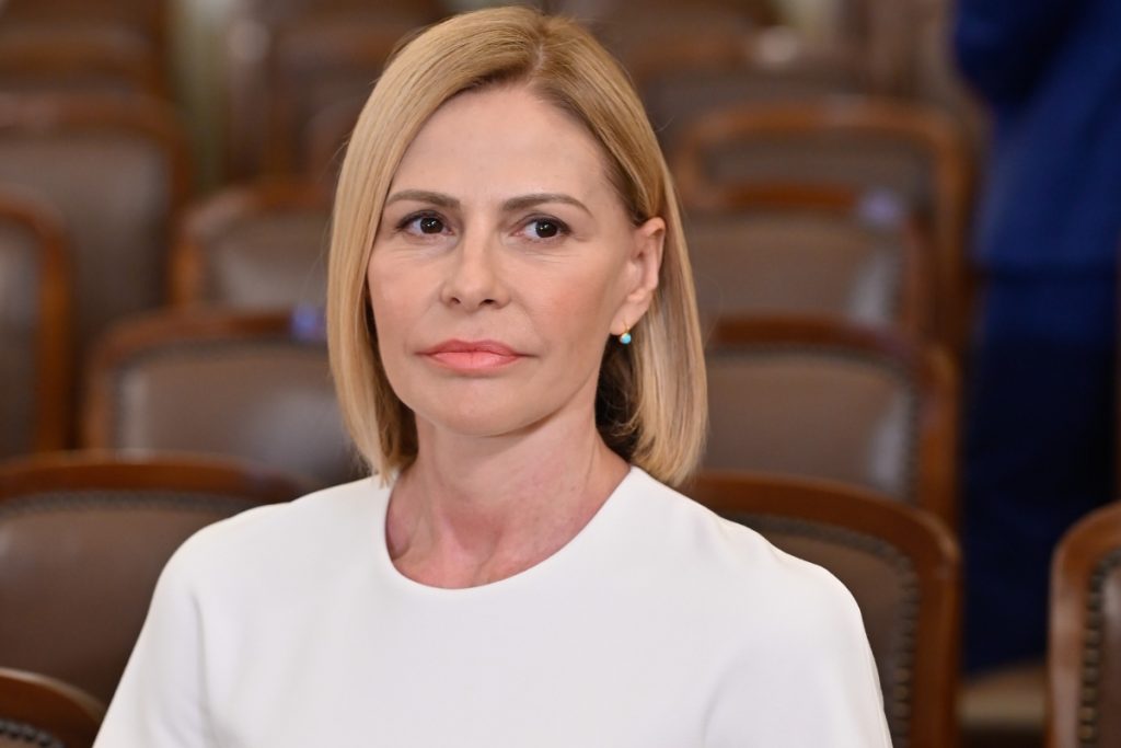 Τζένη Μπαλατσινού: «Νιώθω ευλογημένη που έγινα μητέρα για 4η φορά σε μεγάλη ηλικία»