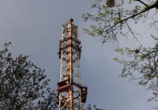 Ουκρανία: Ο Ζελένσκι ευχαριστεί τον Μπάιντεν – Η Ρωσία καταστρέφει τον πύργο της τηλεόρασης στο Χάρκοβο