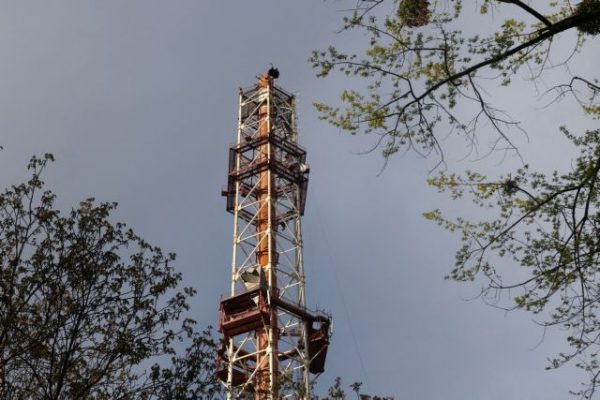Ουκρανία: Ο Ζελένσκι ευχαριστεί τον Μπάιντεν – Η Ρωσία καταστρέφει τον πύργο της τηλεόρασης στο Χάρκοβο