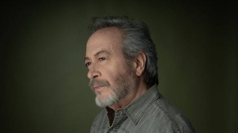 Γρηγόρης Βαλτινός: «Είχα φίλους που μπορούσαν να με οδηγήσουν σε πολύ άσχημες καταστάσεις»