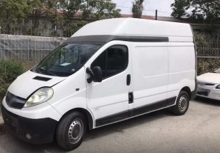 Αθήνα: Επεισοδιακή καταδίωξη διακινητή μεταναστών στο κέντρο – Είχε 15 ανθρώπους στοιβαγμένους σε φορτηγάκι