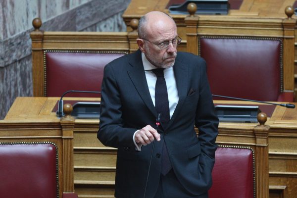 Σάλος με τις δηλώσεις Βαρτζόπουλου για τη γυναικοκτονία – Ζητούν παραίτηση από την αντιπολίτευση