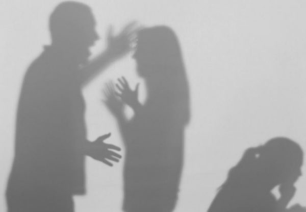 Επτά συλλήψεις για ενδοοικογενειακή βία και απειλή σε περιοχές της Δυτικής Ελλάδας