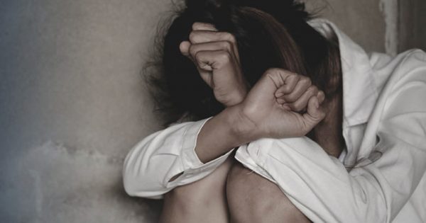Θεσσαλονίκη: Κακουργηματική δίωξη για ενδοοικογενειακή βία σε 43χρονο που ξυλοκόπησε την 37χρονη σύζυγο