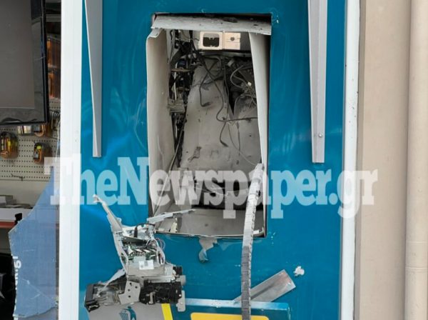 Βόλος: Ανατίναξαν ΑΤΜ και διέφυγαν με τη λεία –  Εκτεταμένες ζημιές στο κατάστημα που βρισκόταν δίπλα