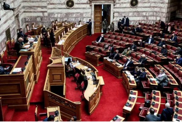 Συνταξιούχοι εργαζόμενοι: Νέα ερώτηση στη Βουλή για την «κατάφωρη αδικία» – Εξακολουθεί να κωφεύει η κυβέρνηση