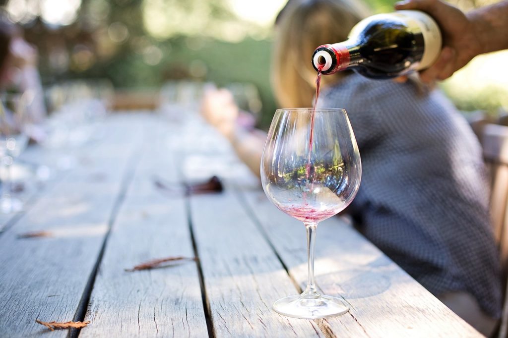 Ιταλία: Εστιατόριο κερνά μπουκάλι κρασί στους πελάτες που αφήνουν στην άκρη το κινητό τους