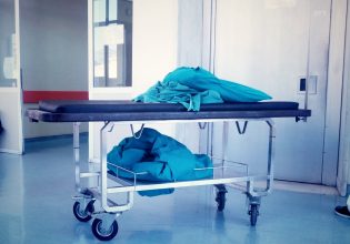 Απογευματινά χειρουργεία: Νυστέρι στα θολά νερά του «επείγοντος»