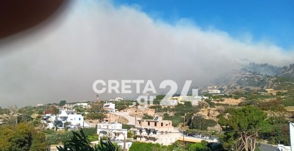 Πυρκαγιά στην Κρήτη: Τρία μεγάλα μέτωπα στο Λασίθι – Ήχησε το 112