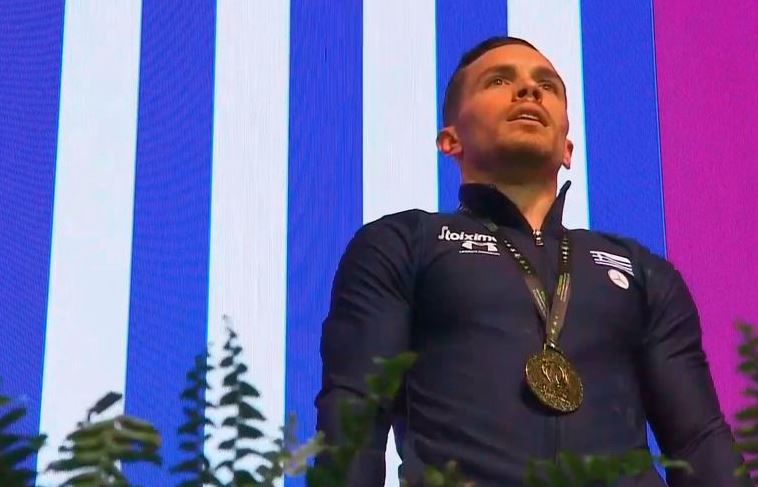 Η απονομή του χρυσού μεταλλίου στον Λευτέρη Πετρούνια (vid)