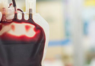Σκάνδαλο μολυσμένου αίματος στο Ηνωμένο Βασίλειο: Τι συνέβη με αντίστοιχες υποθέσεις σε άλλες χώρες;