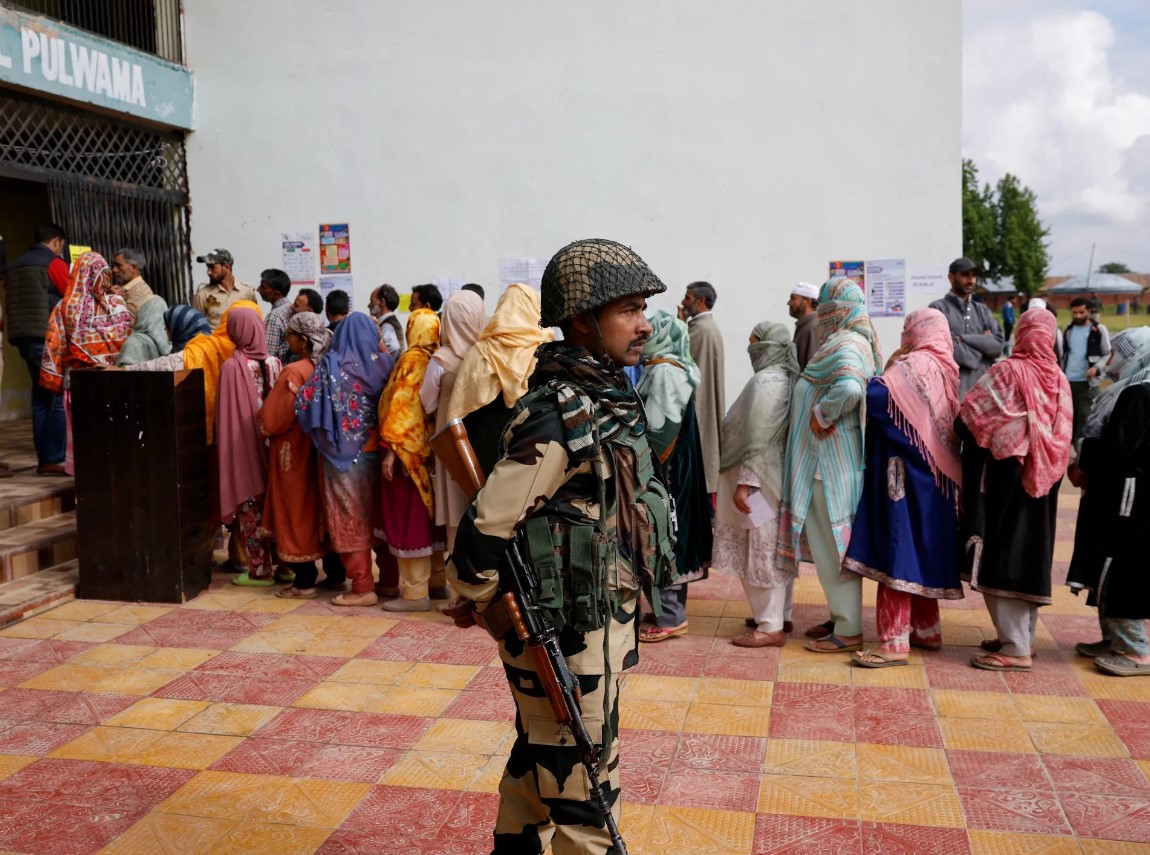 Οι Ινδοί καλούνται στις κάλπες για την έκτη και προτελευταία φάση των βουλευτικών εκλογών της χώρας