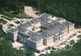 Βλαντιμίρ Πούτιν: Μέσα στο ανακαινισμένο παλάτι του ρώσου προέδρου – Η εκκλησία και ο προσωπικός θρόνος