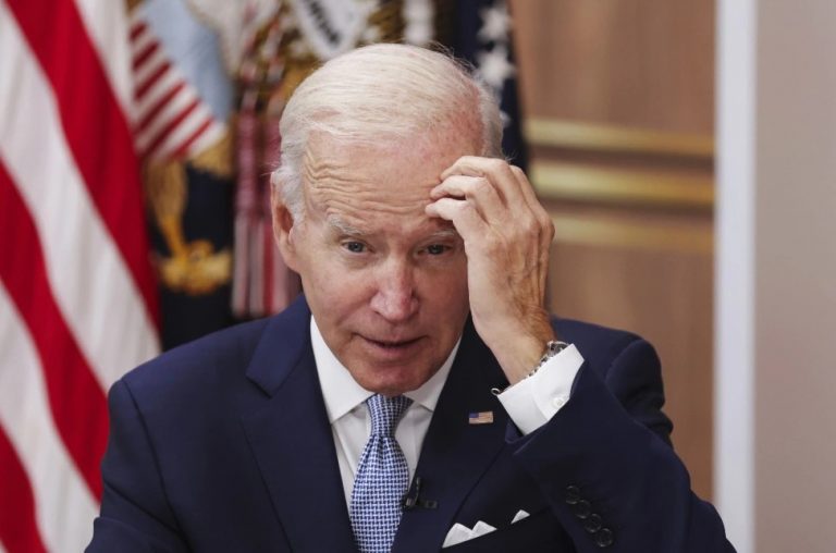 ΗΠΑ: «Κατακρημνίζεται» ο Μπάιντεν – Σε χαμηλό διετίας η δημοφιλία του στη χώρα