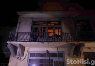 Κάηκε ολοσχερώς το ιστορικό κτίριο της Λέσχης Αρίσβης στη Μυτιλήνη