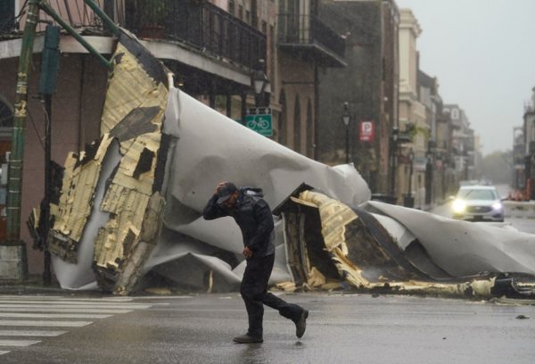 ΗΠΑ: Τουλάχιστον τέσσερις νεκροί από την κακοκαιρία στο Χιούστον