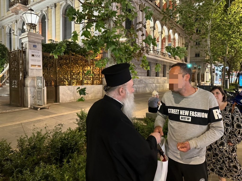 «ΑΠΟΣΤΟΛΗ» και «ΝΕΟΤΗΤΑ» της Ιεράς Αρχιεπισκοπής Αθηνών δίπλα στους αστέγους