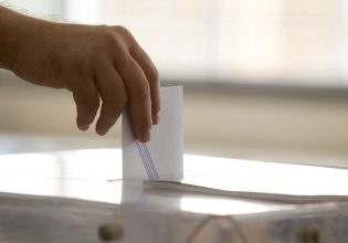 Ευρωεκλογές: Αιχμές ΔΣΑ για τη μείωση των εκλογικών τμημάτων