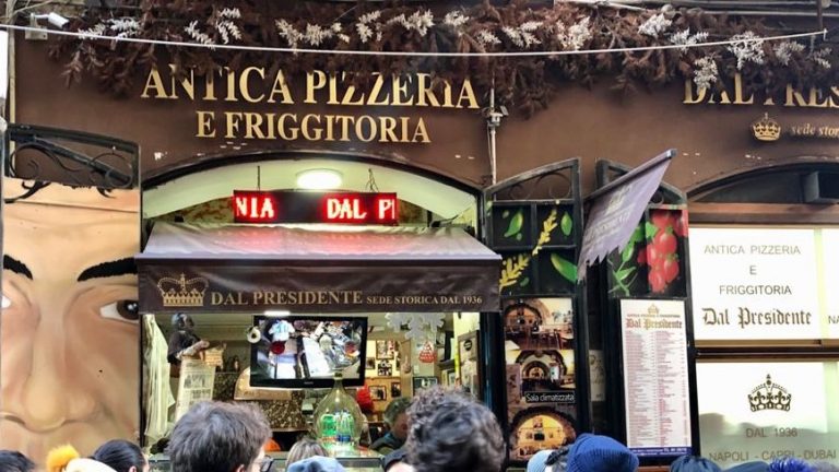 Ιταλία: Η αστυνομία κατάσχεσε διάσημη πιτσαρία της Νάπολη – Ο ιδρυτής της είχε φτιάξει πίτσα στον Μπιλ Κλίντον