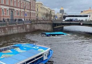 Ρωσία: Λεωφορείο με 20 επιβάτες έπεσε από γέφυρα στην Αγία Πετρούπολη – Δείτε βίντεο