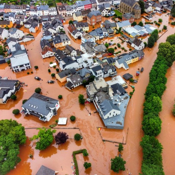 Γερμανία: Εκατοντάδες άνθρωποι απομακρύνθηκαν από τα σπίτια τους λόγω πλημμυρών στα νοτιοδυτικά της χώρας