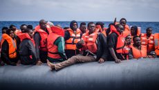 Δημοσιεύματα κατηγορεί την Ευρώπη ότι χρηματοδοτεί την εγκατάλειψη μεταναστών στη Σαχάρα