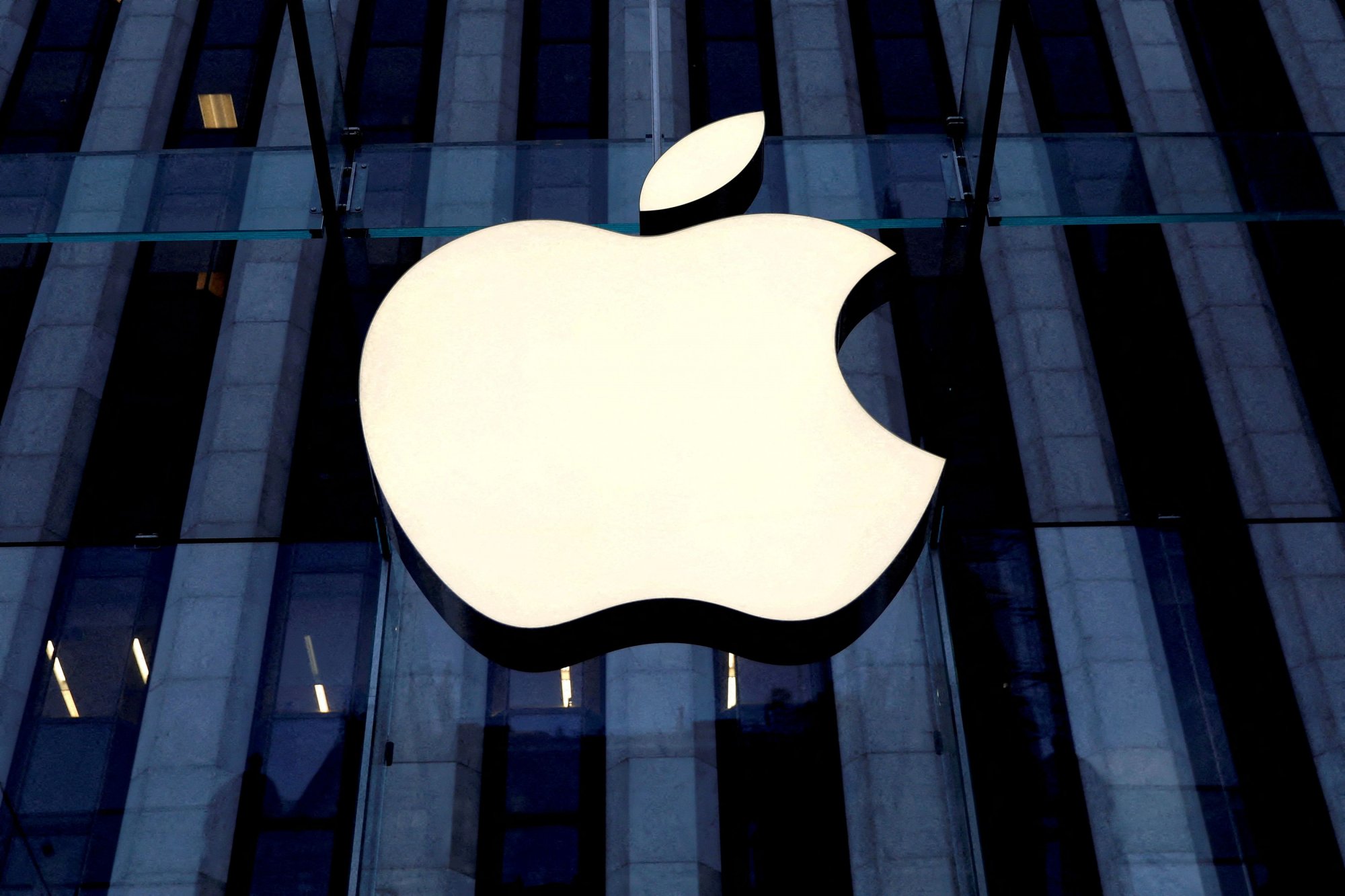 Ανησυχία των Βρετανών εκδοτών για τα σχέδια αποκλεισμού διαφημίσεων της Apple