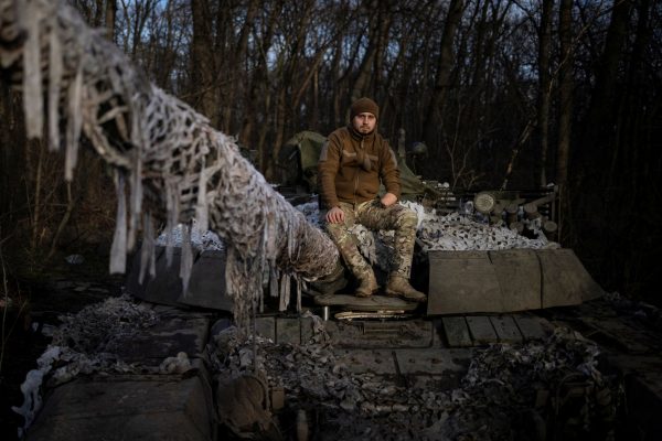 Ουκρανία: Πώς εξελίσσεται ο πόλεμος – Οι στόχοι του Πούτιν και οι δυνατότητες του Κιέβου