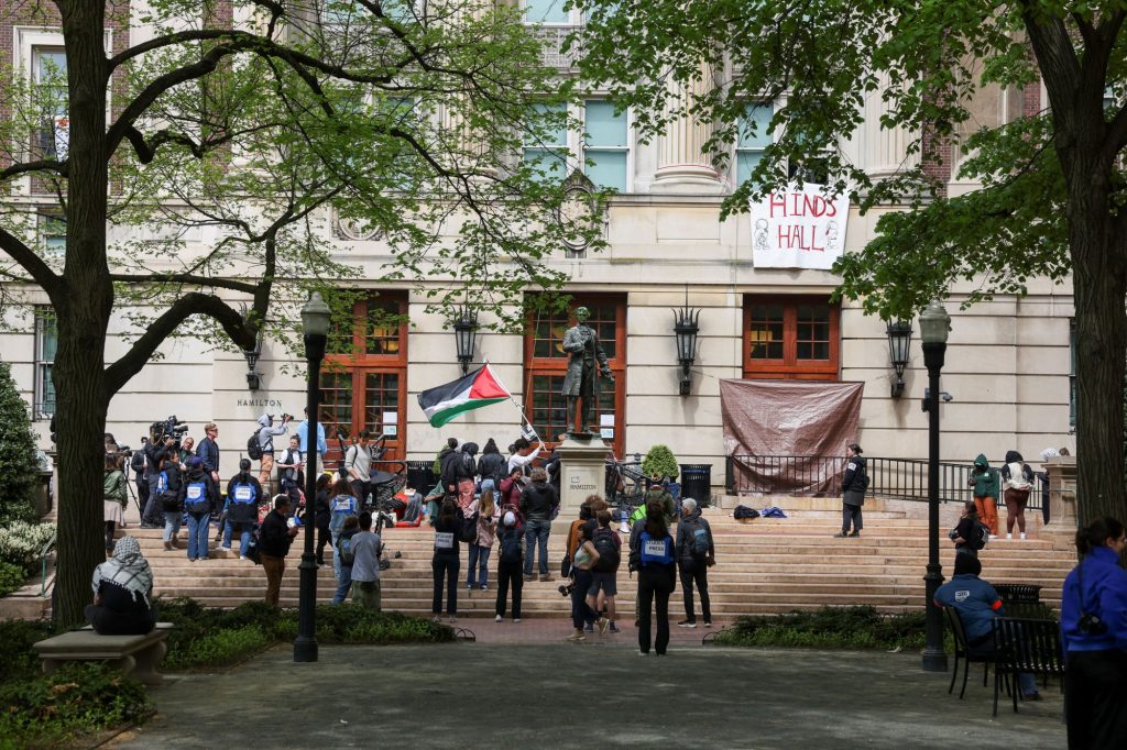ΗΠΑ: Το Κολούμπια απειλεί με αποβολή τους φοιτητές που κατέλαβαν κτίριό του – «Λανθασμένη προσέγγιση» λέει ο Λευκός Οίκος