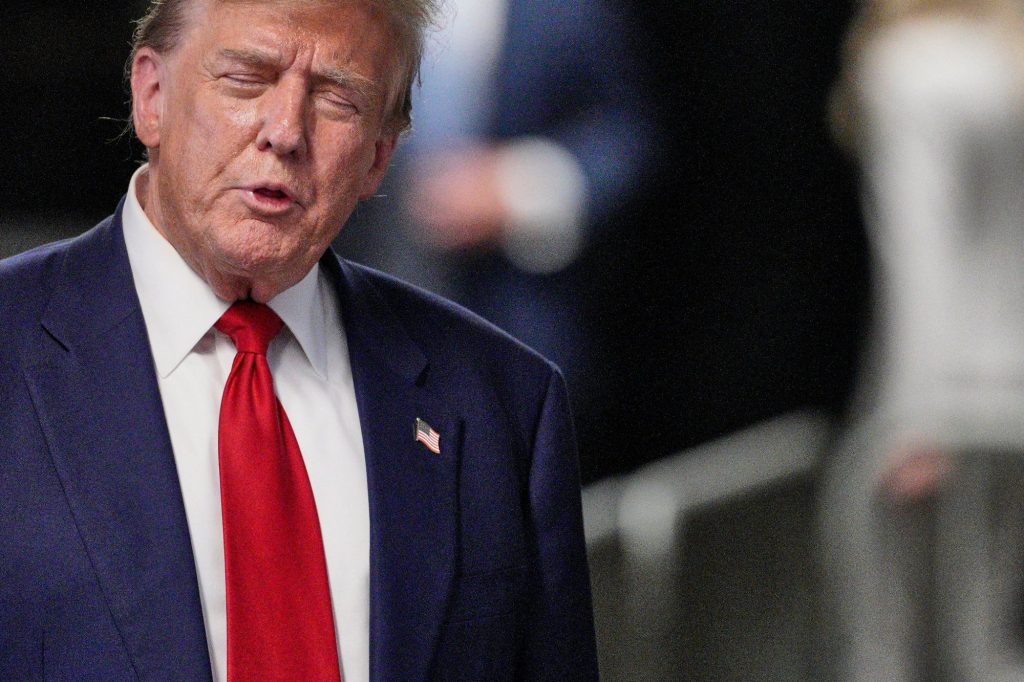 Όλα επιτρέπονται στη μάχη κατά του Τραμπ;