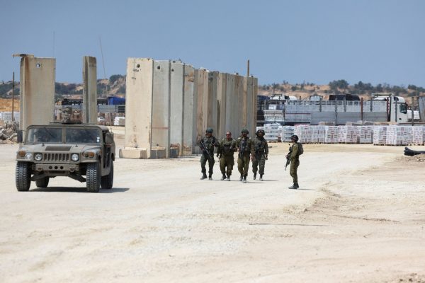 Guardian για Γάζα: Αγαστή συνεργασία ισραηλινού στρατού και εποίκων για επιθέσεις στην ανθρωπιστική βοήθεια