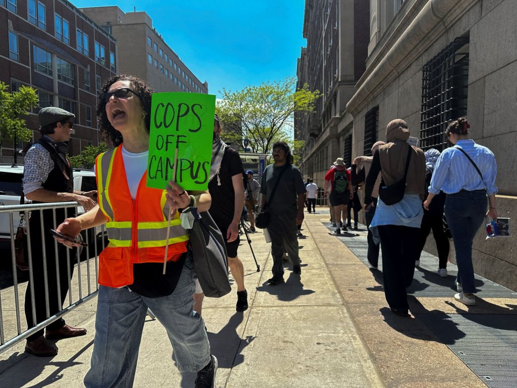 Ντόναλντ Τραμπ: Επαινεί την επιδρομή της αστυνομίας στο πανεπιστήμιο Κολούμπια – «Ήταν ωραίο να το βλέπεις»