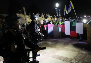 ΗΠΑ: Ηλεκτρισμένη η ατμόσφαιρα στο Πανεπιστήμιο της Καλιφόρνιας εν μέσω φιλοπαλαιστινιακής διαδήλωσης
