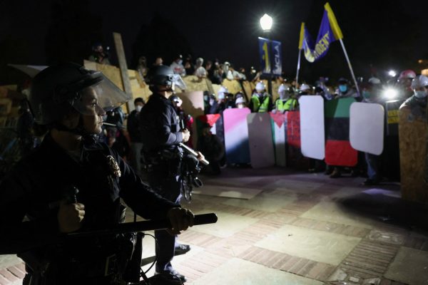ΗΠΑ: Ηλεκτρισμένη η ατμόσφαιρα στο Πανεπιστήμιο της Καλιφόρνιας εν μέσω φιλοπαλαιστινιακής διαδήλωσης