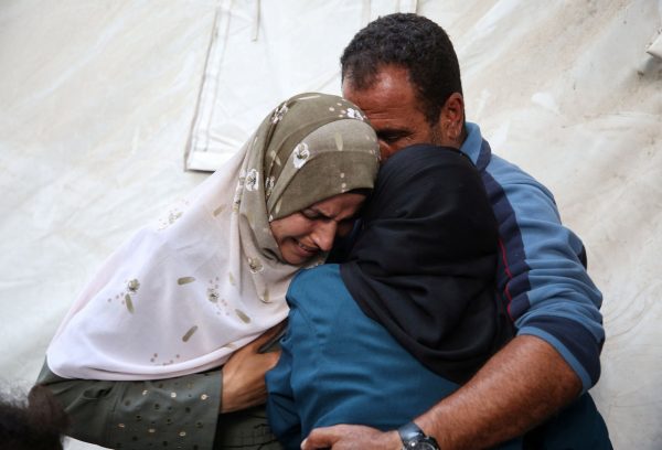 Guardian: Τι είναι χειρότερο, τα ψέματα του Ισραήλ για τη Γάζα ή επανάληψή τους από τους δυτικούς συμμάχους;