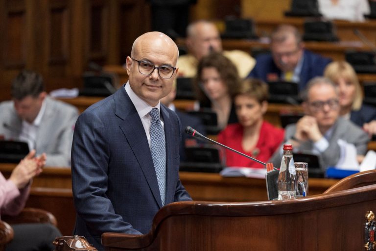 Σερβία: Ψήφος εμπιστοσύνης στην κυβέρνηση του Βούτσεβιτς – Με 30 υπουργεία η νέα κυβέρνηση