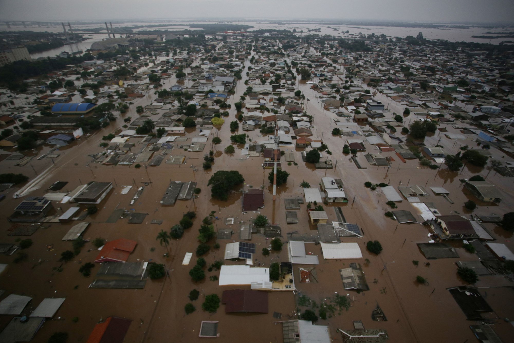 Πλημμύρες στη Βραζιλία: Δεκάδες νεκροί και αγνοούμενοι