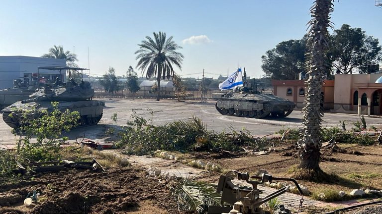 Live: Στο τραπέζι των διαπραγματεύσεων επιστρέφουν Ισραήλ και Χαμάς – Σφοδρά χτυπήματα στην ανατολική Ράφα